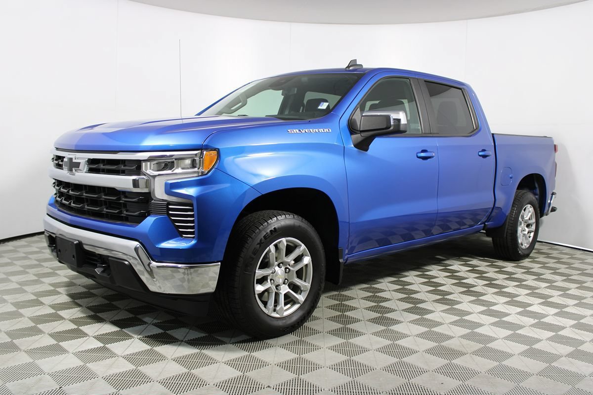 Used 2022 Chevrolet Silverado 1500 LT AWD/4WD image 3
