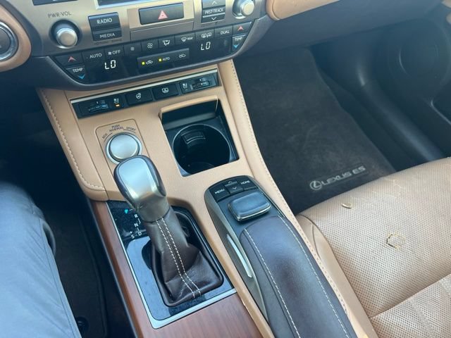 Used 2016 Lexus ES 350 w/ Luxury Package w/Wood Trim FWD image 8