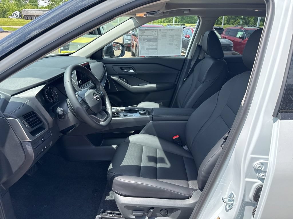 New 2026 Nissan Rogue Dark Armor AWD/4WD image 8