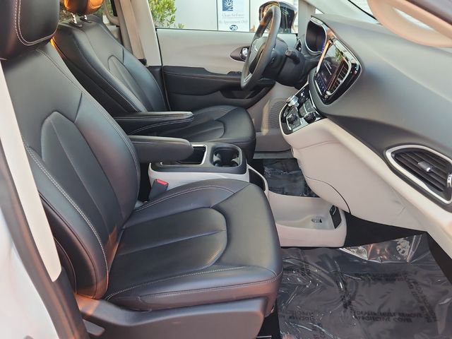 Used 2024 Chrysler Pacifica Touring-L image 20