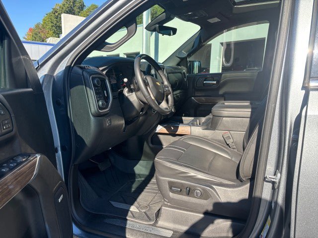 Used 2019 Chevrolet Silverado 1500 High Country w/ Technology Package AWD/4WD image 14