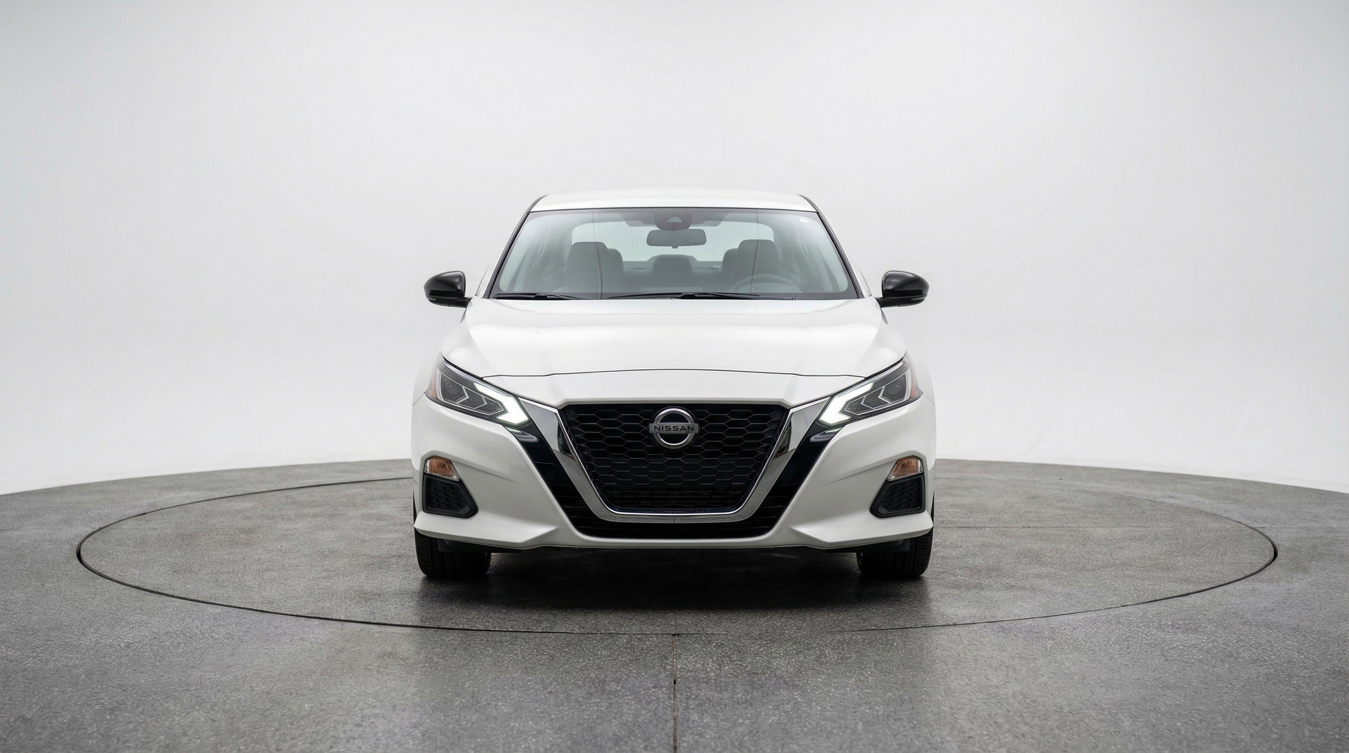 Used 2025 Nissan Altima 2.5 SV FWD image 2