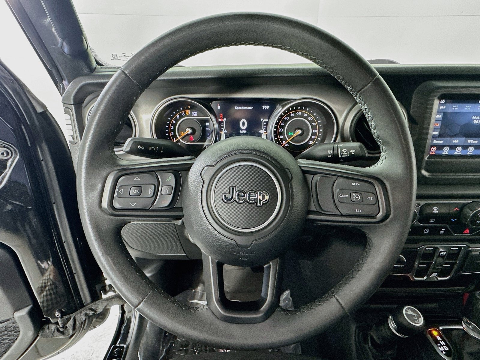 Used 2023 Jeep Gladiator Sport AWD/4WD image 11