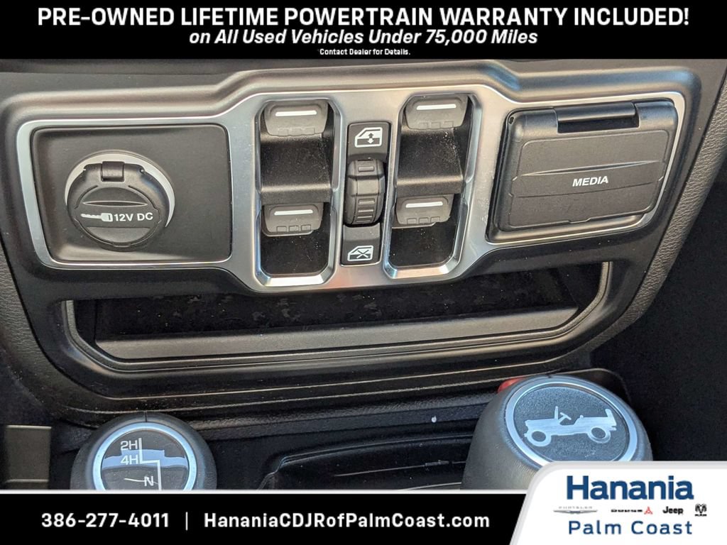 Used 2020 Jeep Wrangler Unlimited Sahara w/ Dual Top Group AWD/4WD image 22