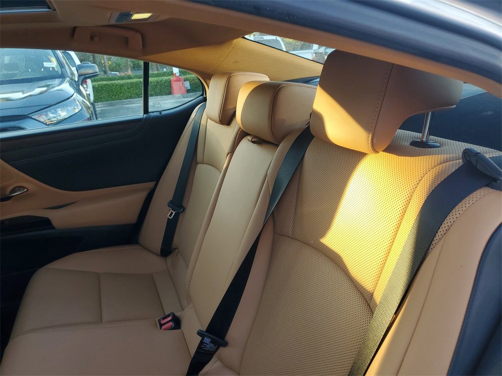 Used 2022 Lexus ES 350 w/ Premium Package image 11
