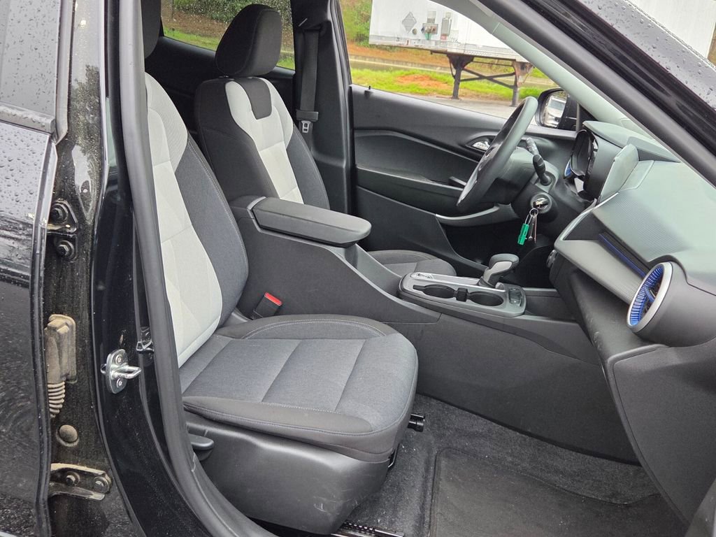 Used 2024 Chevrolet Trax LS image 15