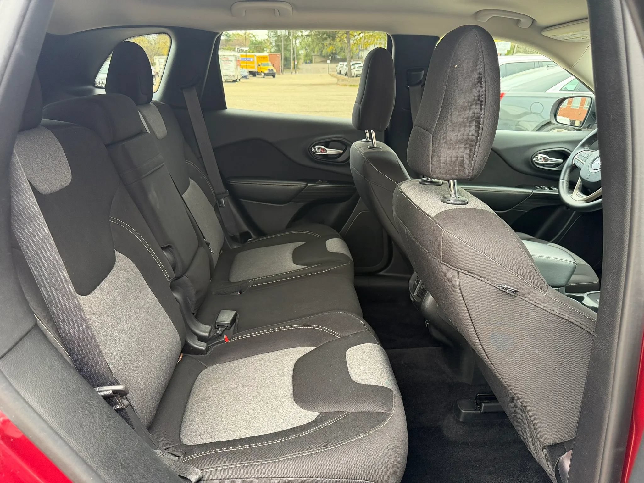 Used 2014 Jeep Cherokee Latitude AWD/4WD image 18