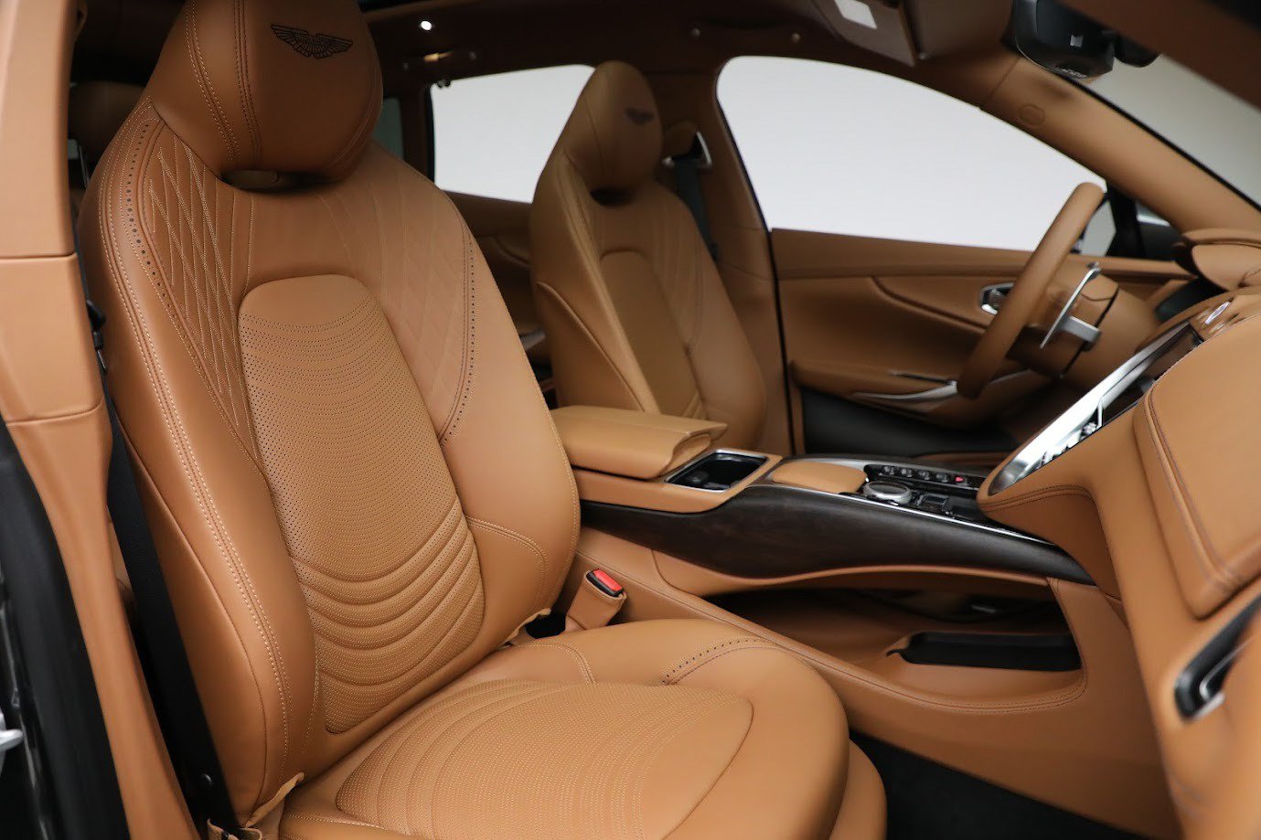 Used 2024 Aston Martin DBX AWD/4WD image 22