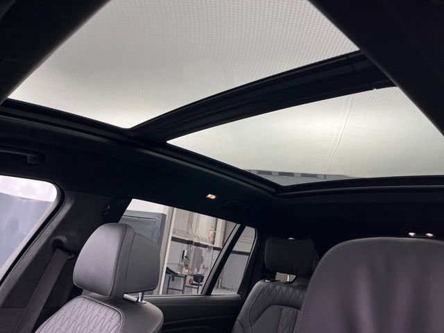 Used 2022 BMW X7 M50i w/ Dynamic Handling Package image 10