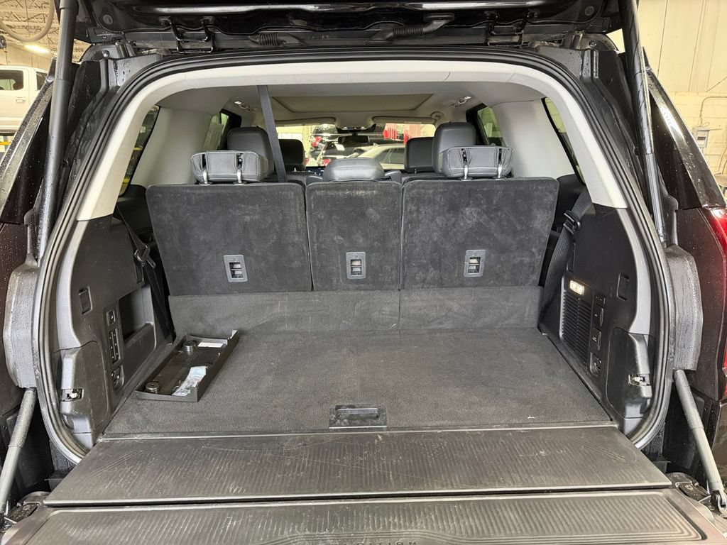 Used 2025 Ford Expedition Active AWD/4WD image 25