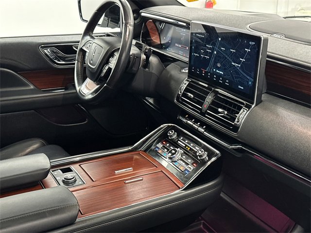 Used 2022 Lincoln Navigator Reserve image 11