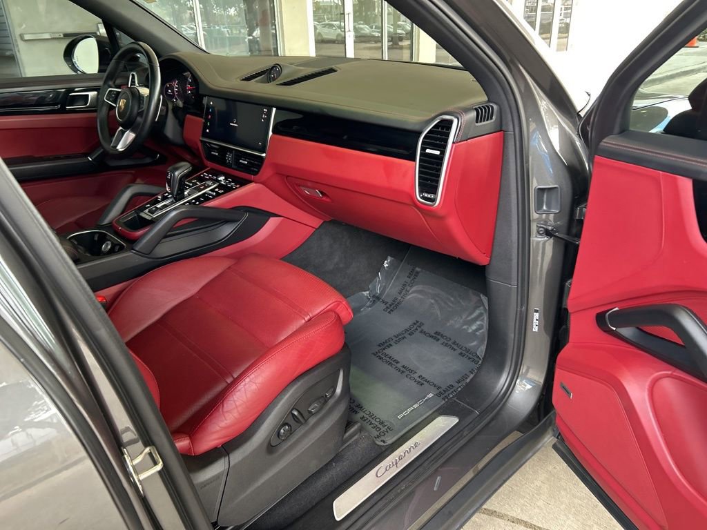 Used 2022 Porsche Cayenne w/ Premium Package Plus image 22