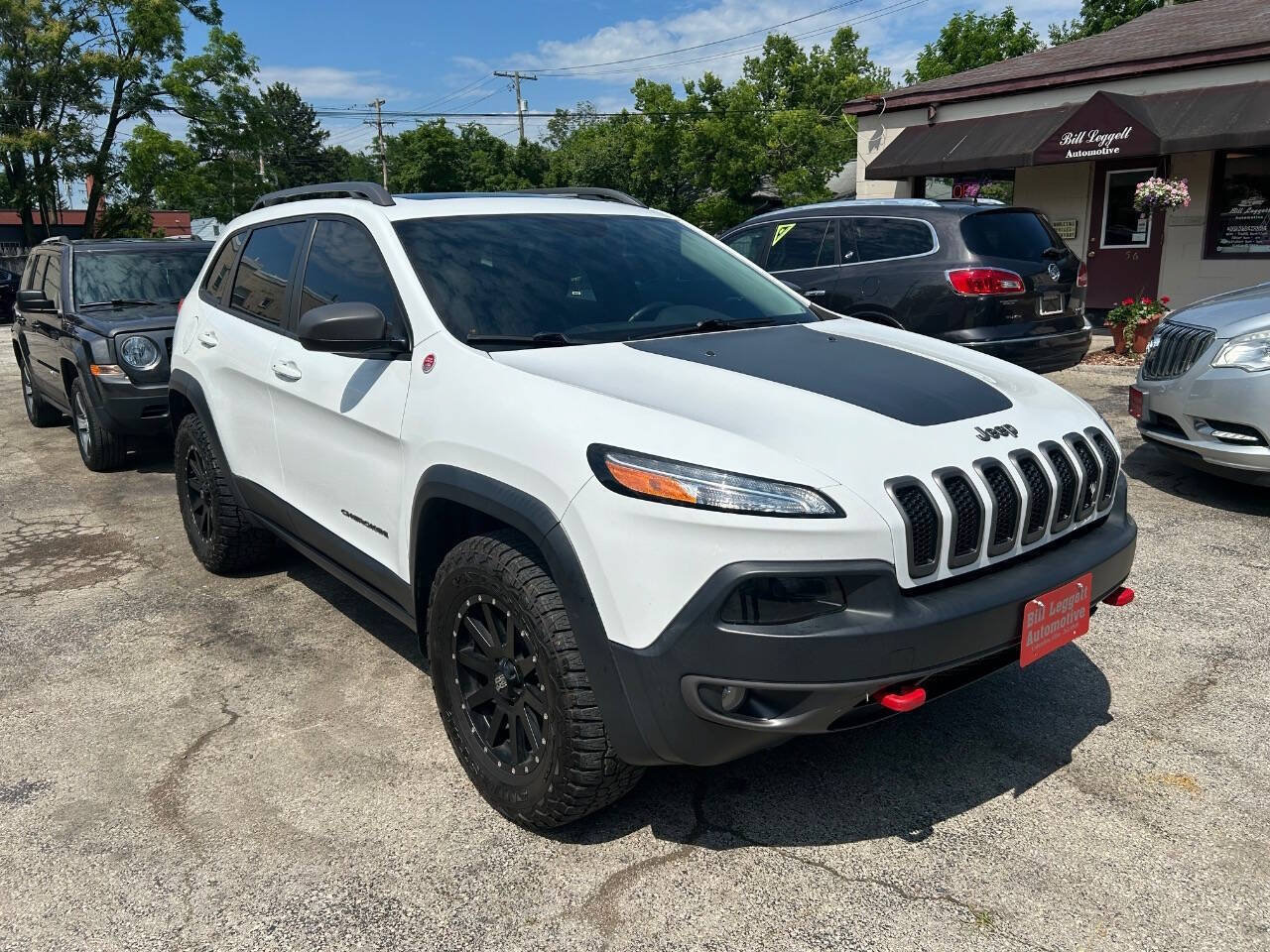 Used 2017 Jeep Cherokee Trailhawk w/ Comfort/Convenience Group AWD/4WD image 14