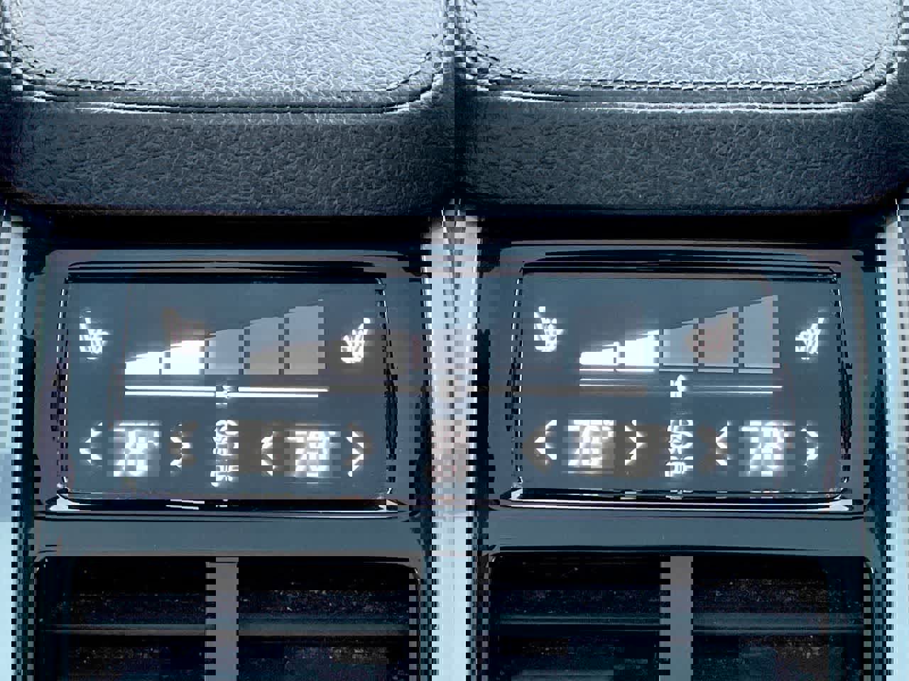 Used 2017 Volvo XC90 T6 Momentum w/ Vision Package image 23