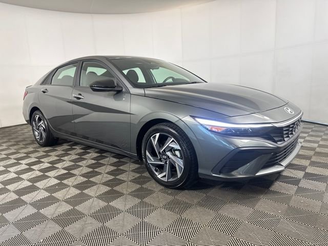 Certified 2025 Hyundai Elantra Sport image 2