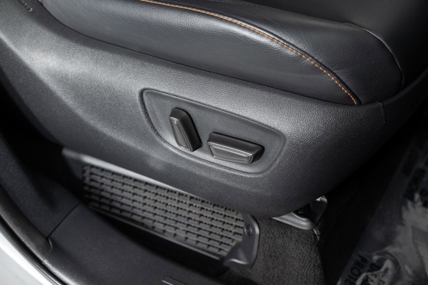 Used 2022 Toyota Sienna XSE image 31