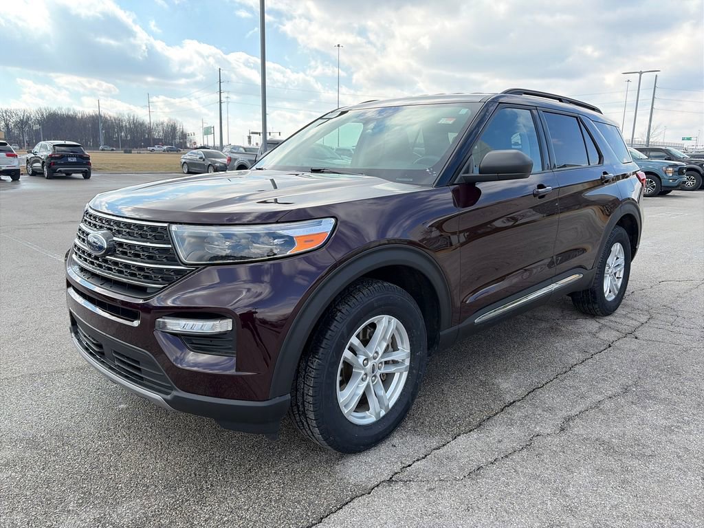 Used 2023 Ford Explorer XLT w/ Equipment Group 202A image 3