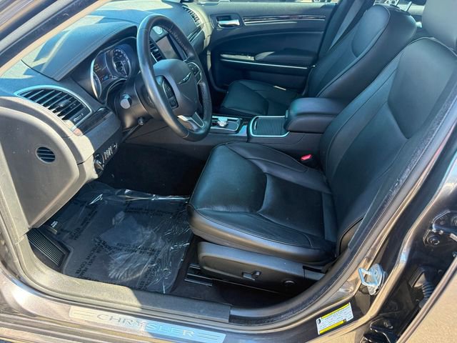 Used 2022 Chrysler 300 Touring L w/ Comfort Group image 14