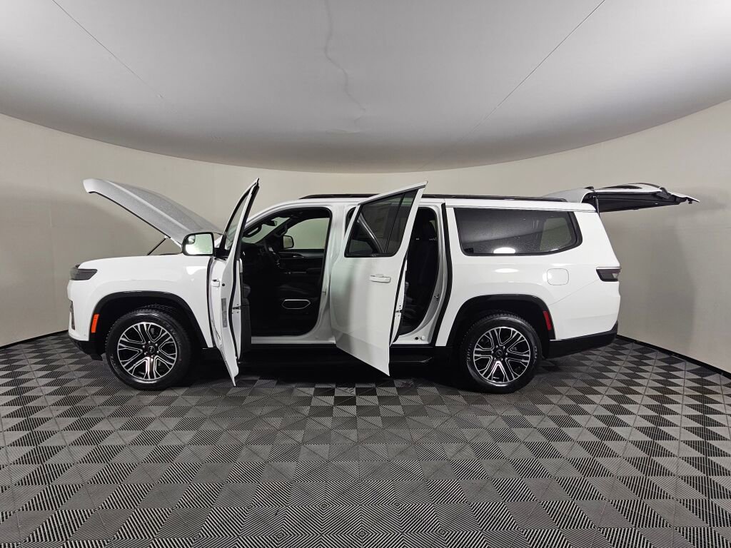 New 2026 Jeep Grand Wagoneer L 4WD w/ HD Trailer Tow Package image 17