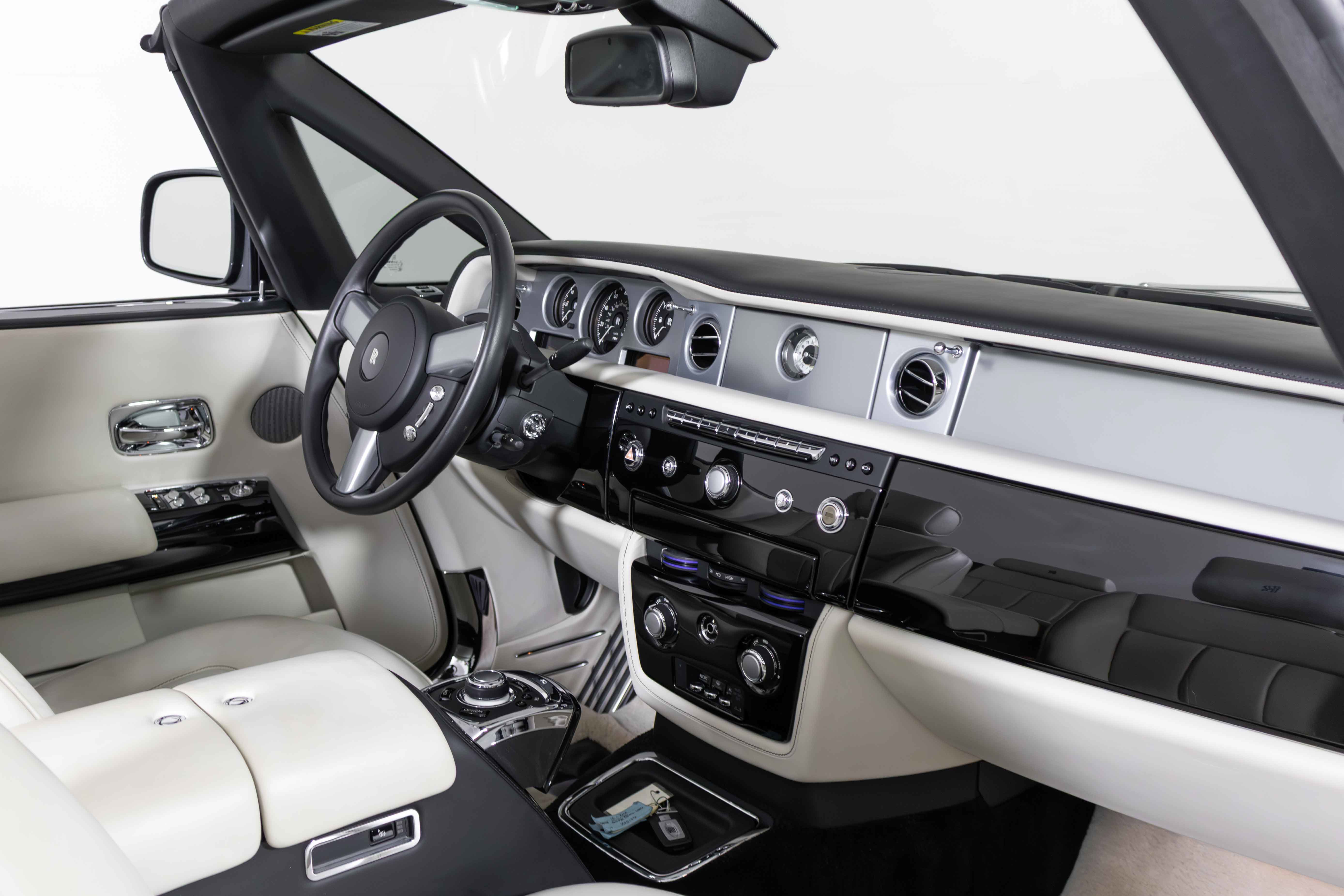 Used 2013 Rolls-Royce Phantom Drophead Coupe image 20