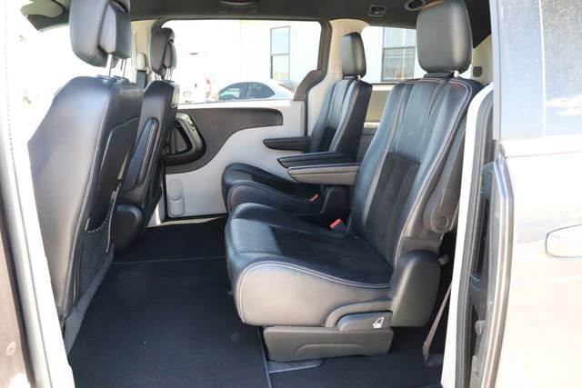 Used 2017 Dodge Grand Caravan SXT image 17