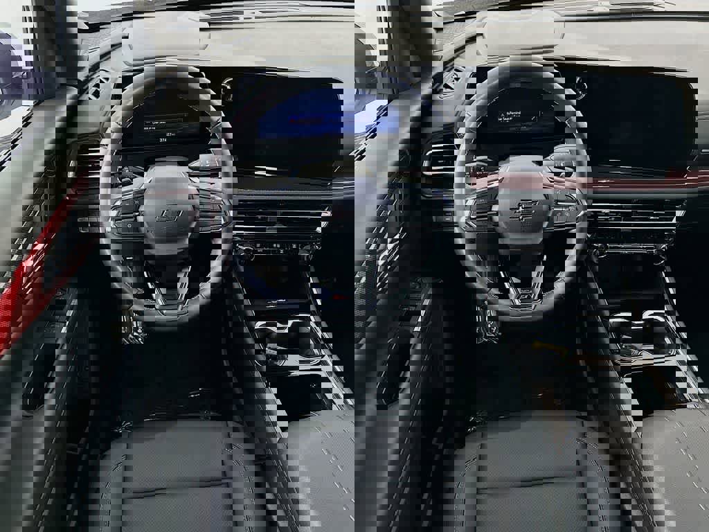 Used 2025 Chevrolet Traverse Z71 image 10