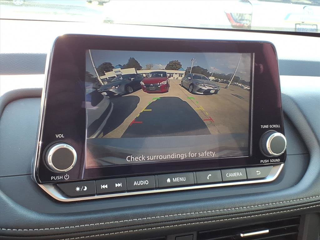 Used 2025 Nissan Rogue SV FWD image 29