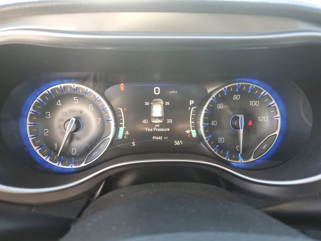 Used 2018 Chrysler Pacifica Limited image 14