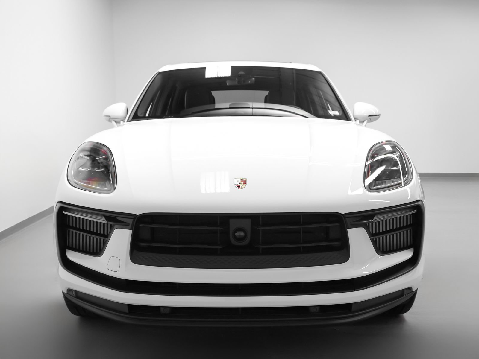 Certified 2025 Porsche Macan S image 8