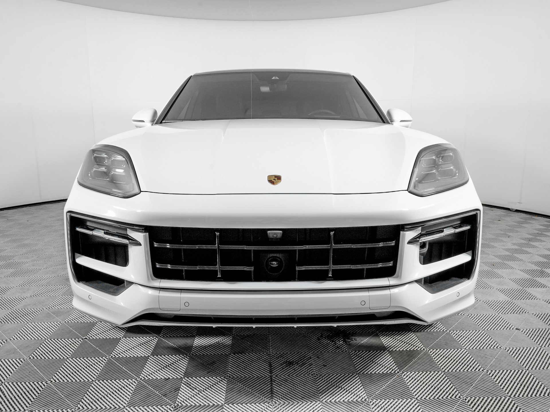 Used 2025 Porsche Cayenne GTS image 2