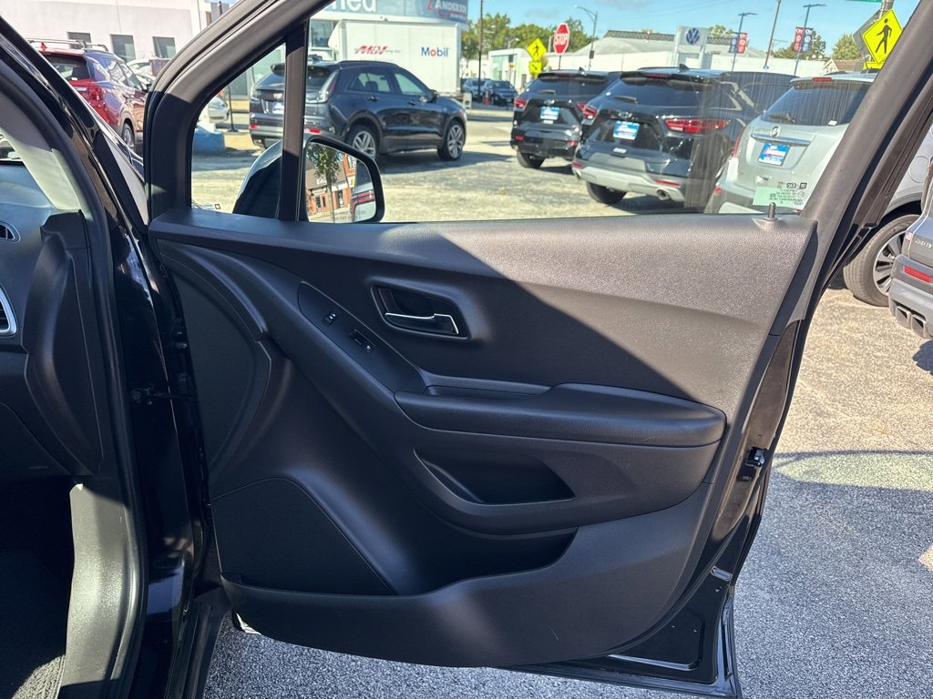 Certified 2021 Chevrolet Trax LT w/ Driver Confidence Package image 20