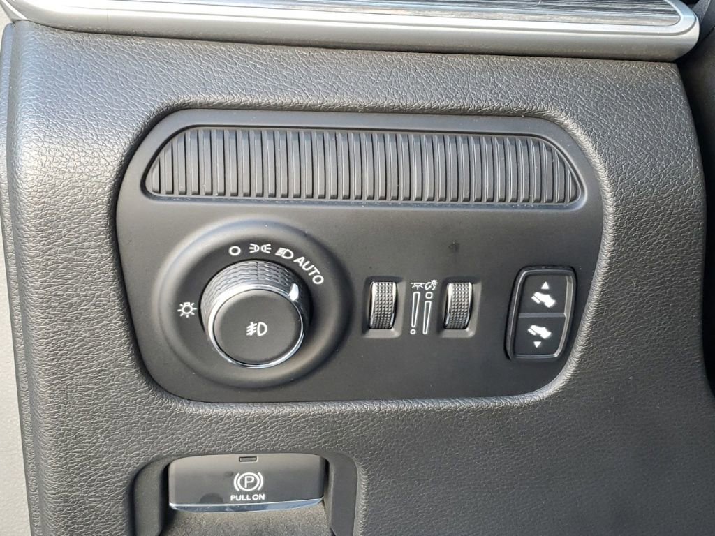 Used 2022 Jeep Wagoneer Series III w/ Premium Group I image 19