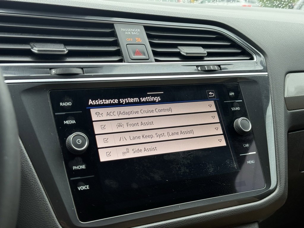 Used 2022 Volkswagen Tiguan SE image 37