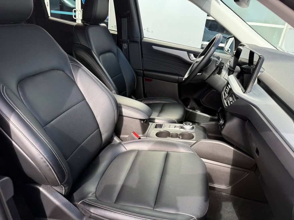 Used 2025 Ford Escape Platinum AWD/4WD image 12