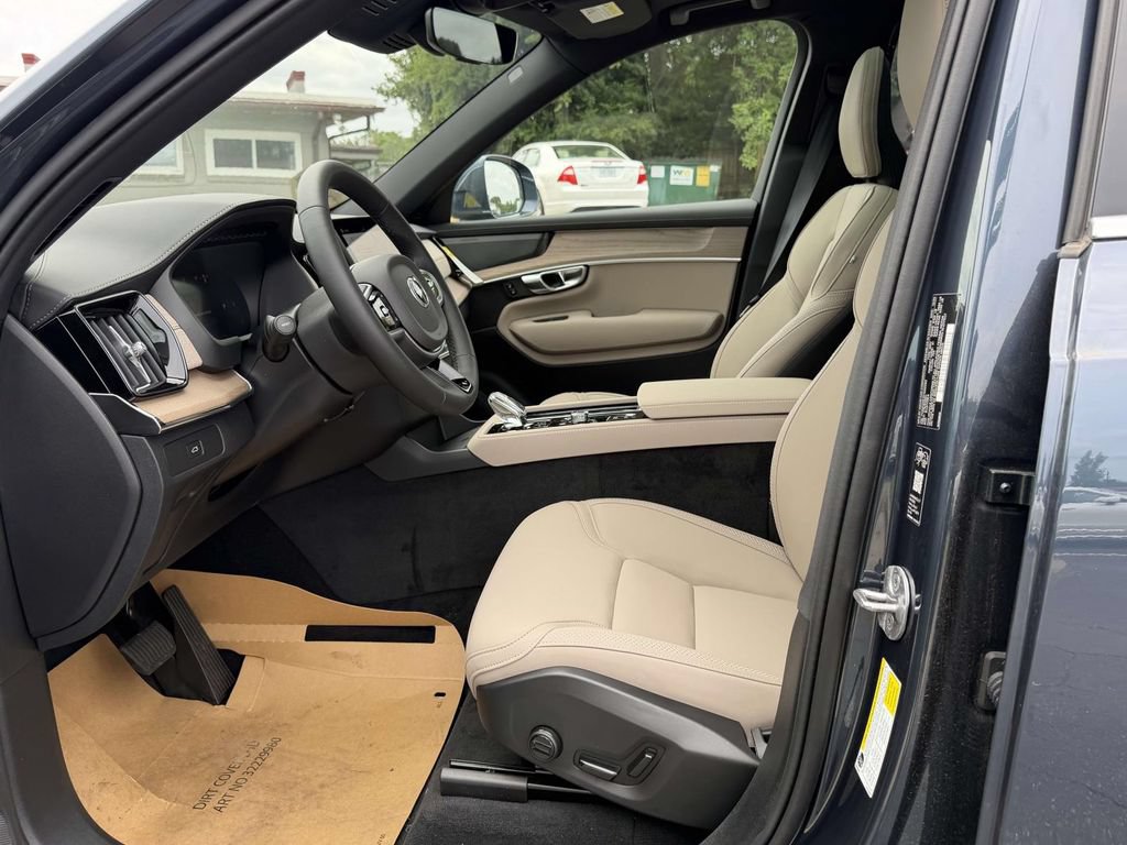 New 2026 Volvo XC90 B5 Plus w/ Protection Package AWD/4WD image 15
