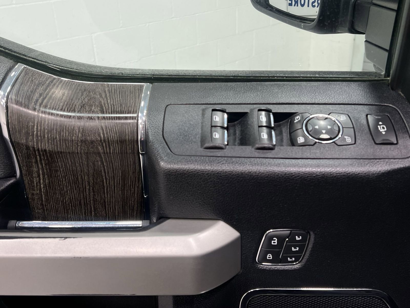 Used 2020 Ford F350 Lariat w/ Lariat Ultimate Package image 13