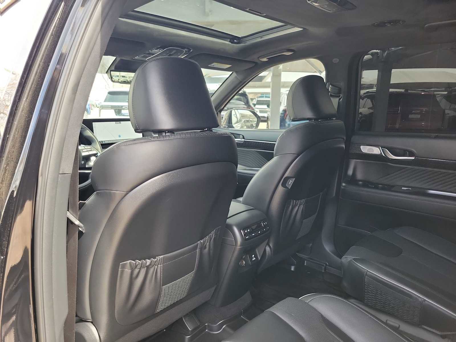 Used 2024 Hyundai Palisade Calligraphy image 16