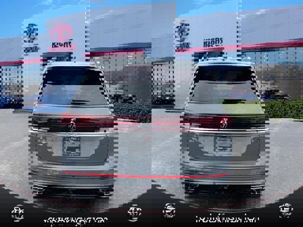 Used 2025 Volkswagen Atlas SEL Premium R-Line image 4