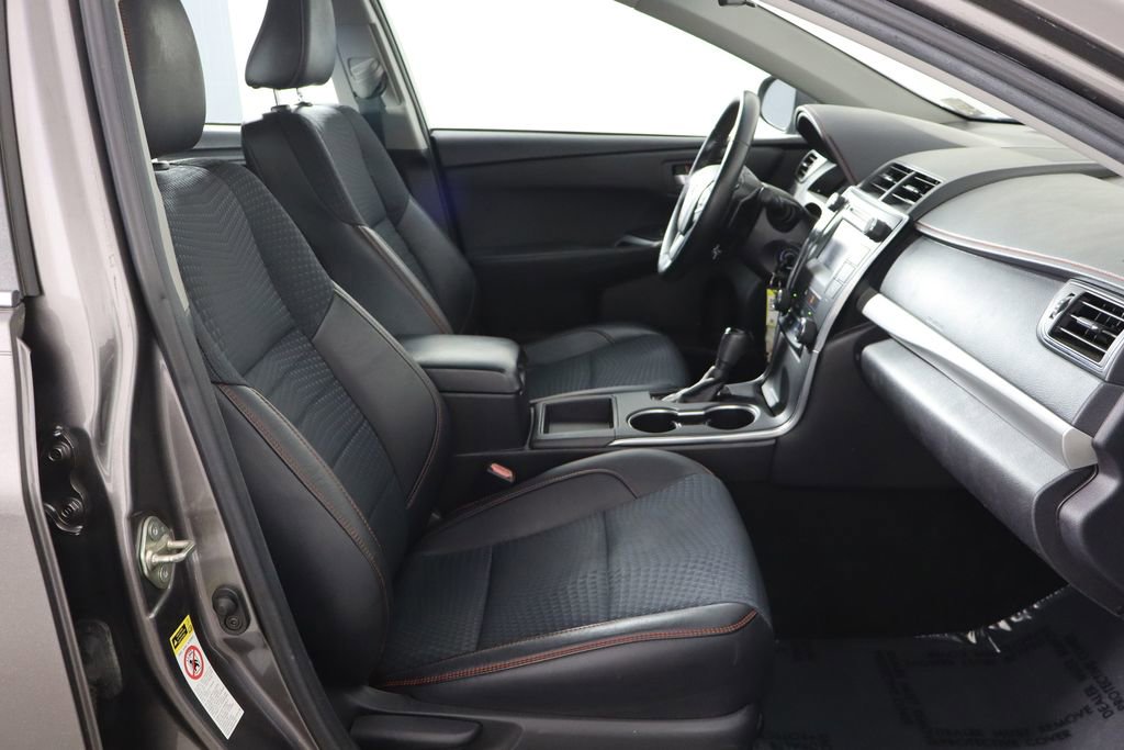 Used 2015 Toyota Camry SE FWD image 17