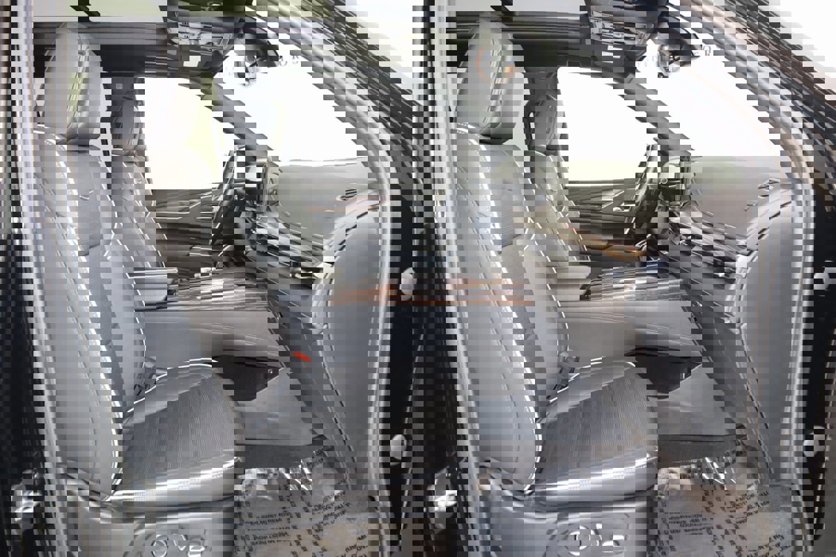 Used 2023 Cadillac Escalade Premium Luxury image 13