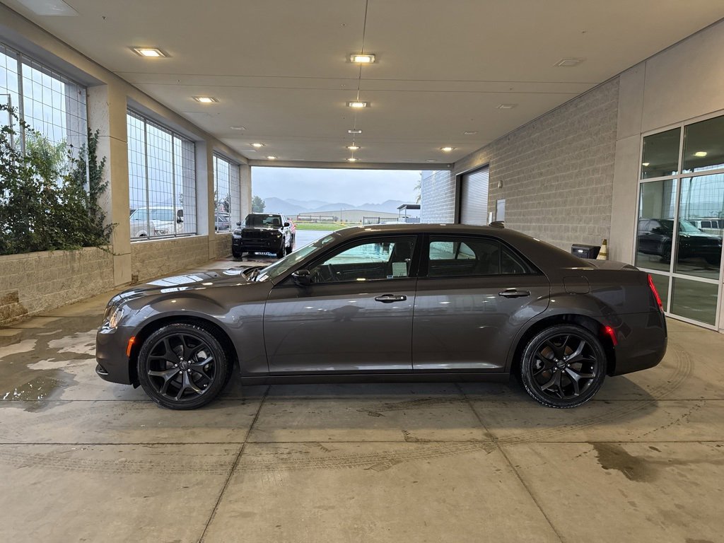 Certified 2023 Chrysler 300 Touring w/ Sport Appearance Package image 5