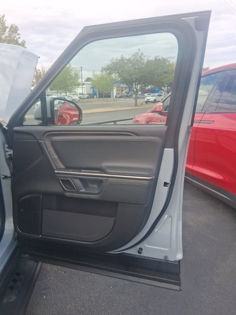 Used 2024 Rivian R1T Adventure Dual AWD/4WD image 9