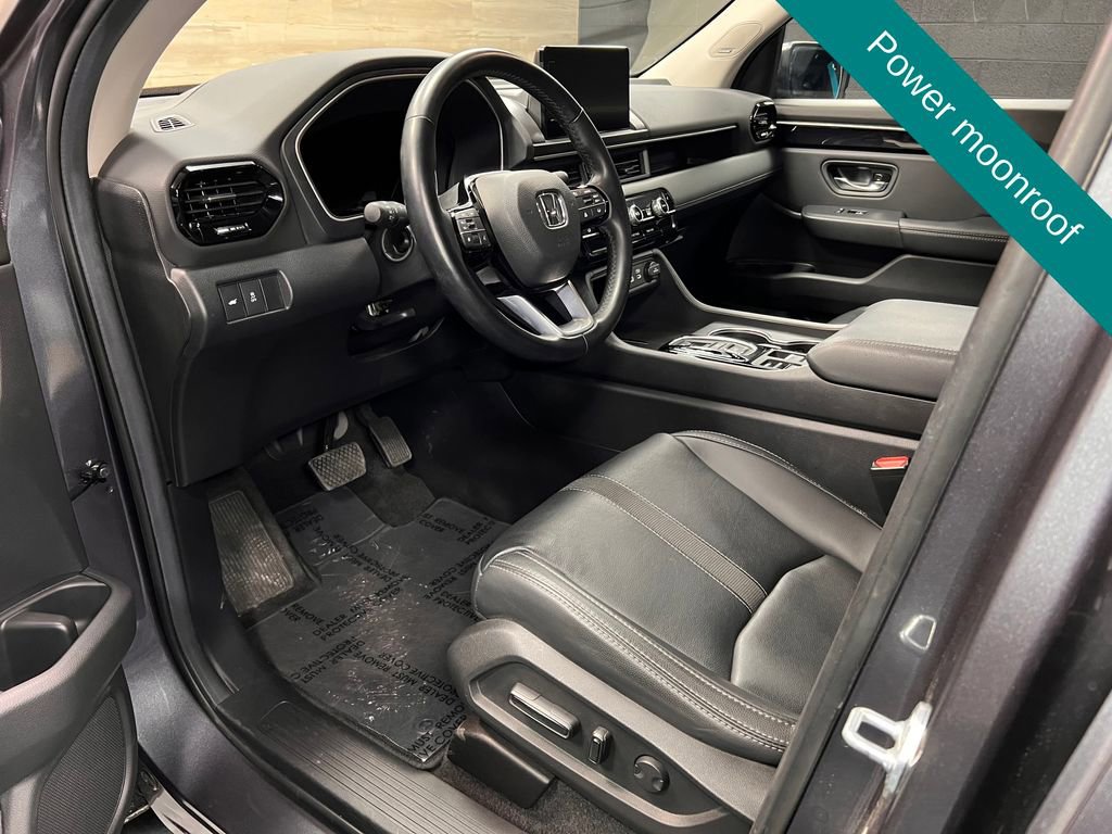 Used 2025 Honda Pilot Touring image 3
