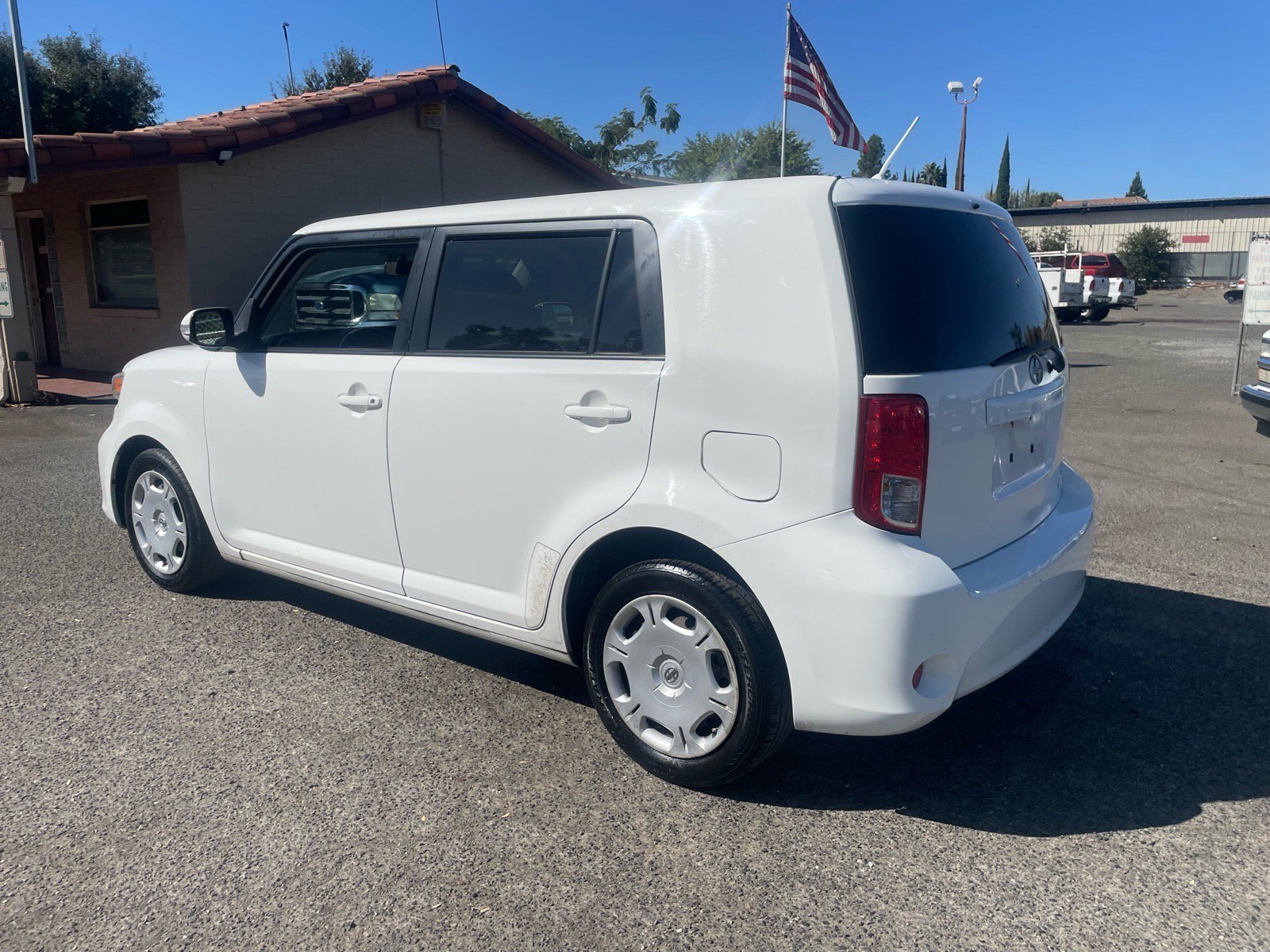Used 2012 Scion xB FWD image 3