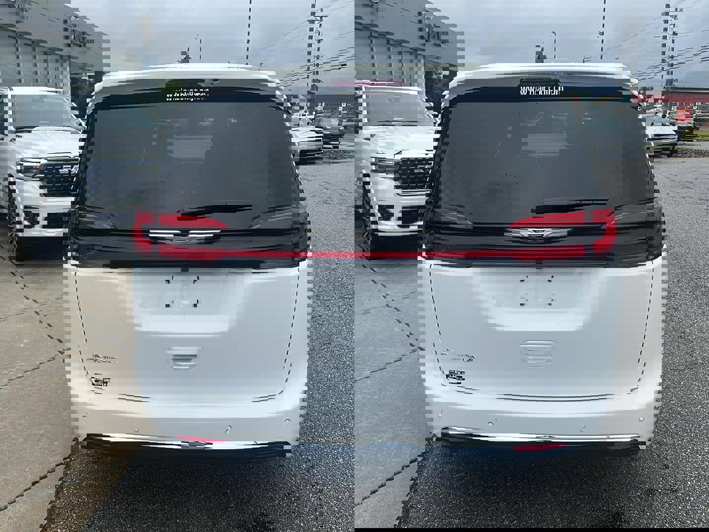 New 2026 Chrysler Pacifica Select image 15