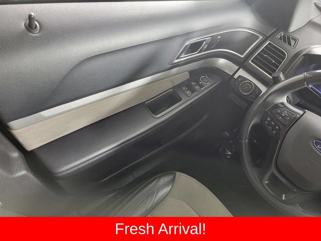 Used 2017 Ford Explorer XLT w/ Equipment Group 202A AWD/4WD image 30