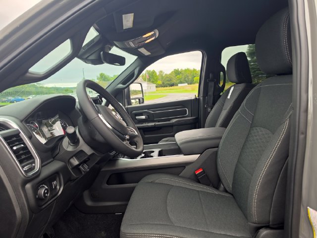 New 2026 RAM 3500 Big Horn AWD/4WD image 16