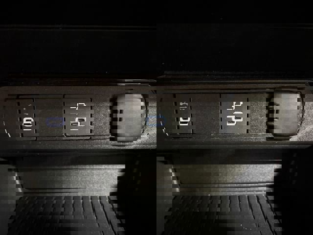 Used 2024 Toyota Prius LE image 17