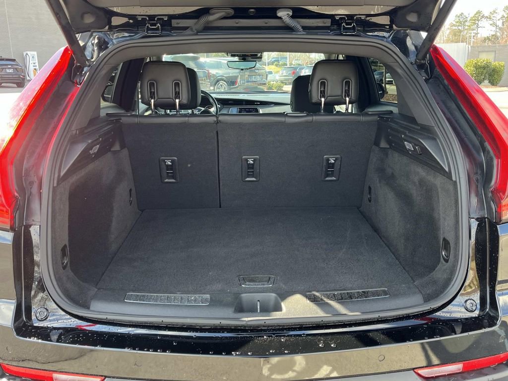 Used 2023 Cadillac XT4 Premium Luxury w/ Enhanced Visibility Package image 11