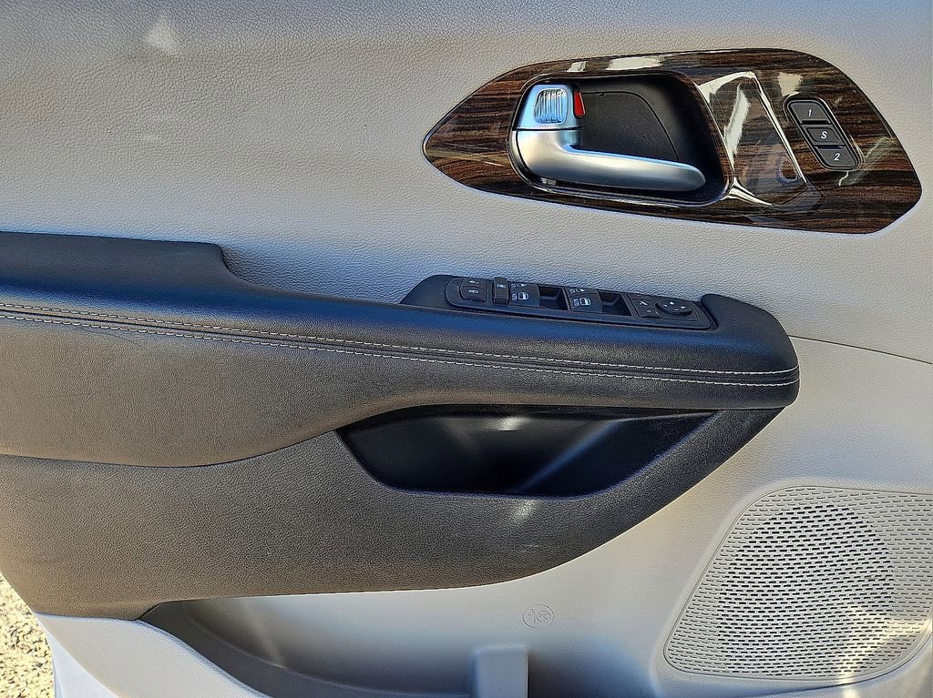 Used 2023 Chrysler Pacifica Limited image 22